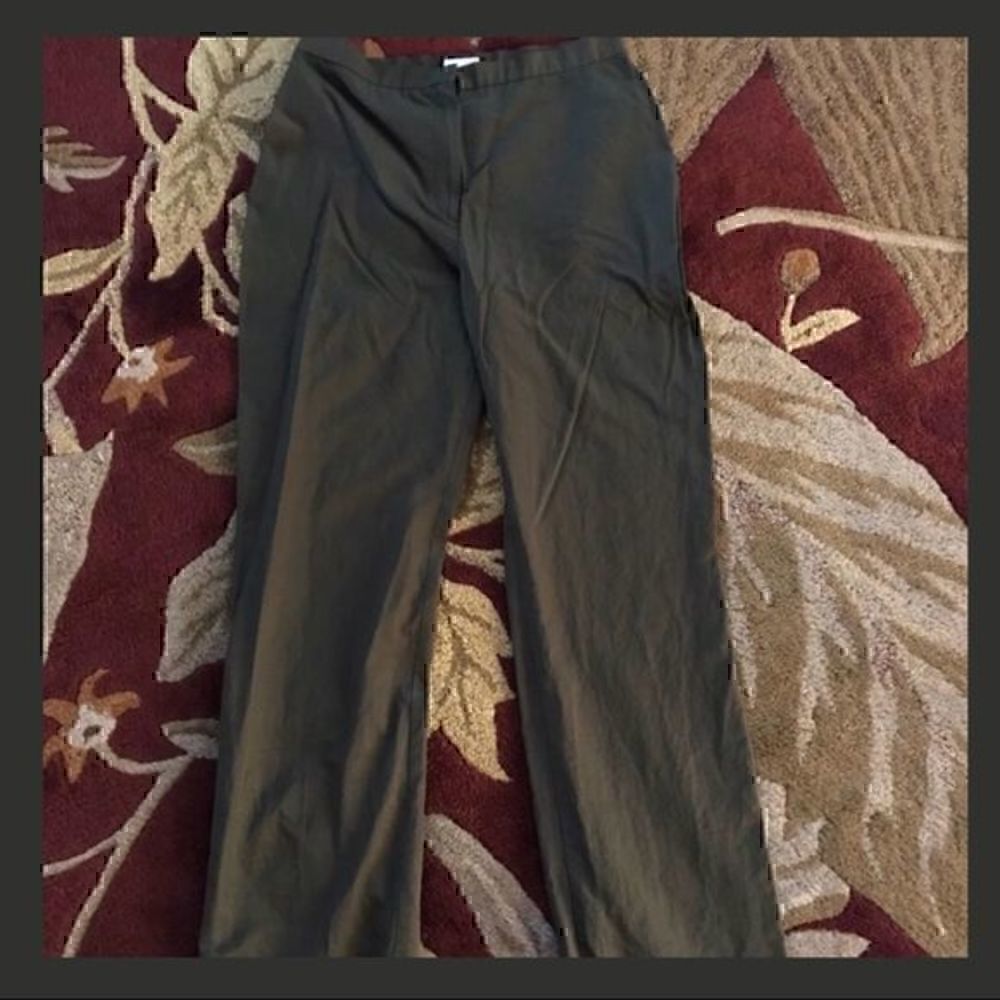 *30off3* Olive  green soft casual  pants. Size 6.‎